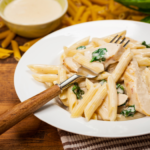 Makaron z kurczakiem w sosie Alfredo